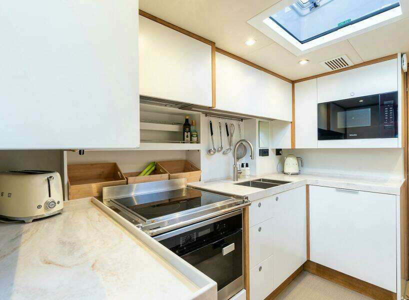 2014 Oyster Yachts Oyster 825
