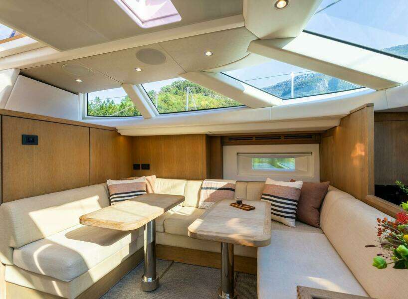 2014 Oyster Yachts Oyster 825