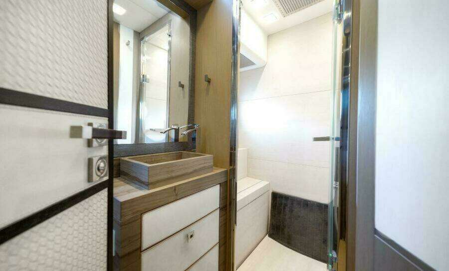 2015 Monte Carlo Yachts MCY86