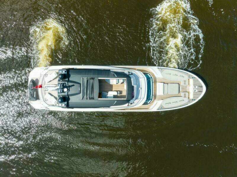 2015 Monte Carlo Yachts MCY86