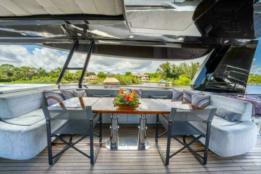 2015 Monte Carlo Yachts MCY86