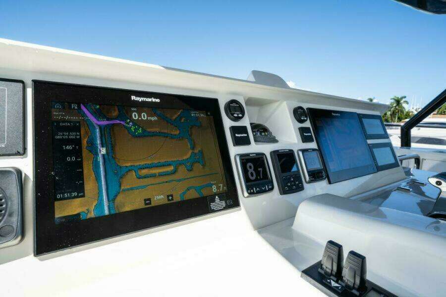 2015 Monte Carlo Yachts MCY86