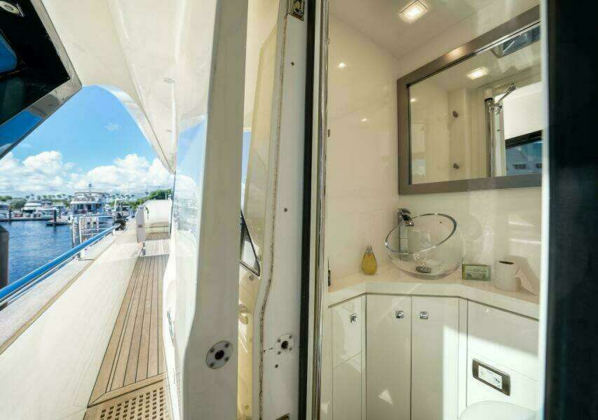 2015 Monte Carlo Yachts MCY86