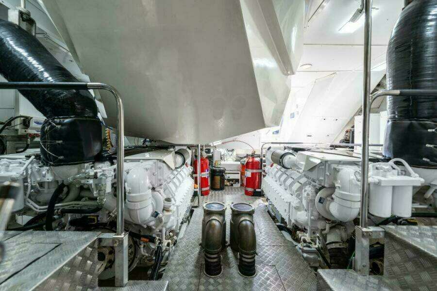 2015 Monte Carlo Yachts MCY86