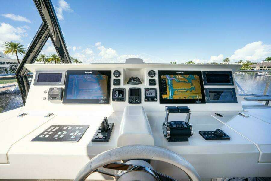 2015 Monte Carlo Yachts MCY86