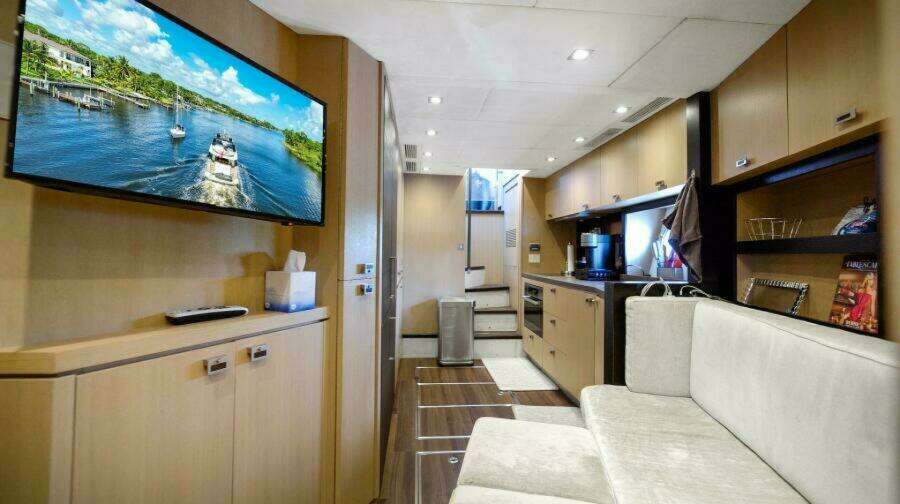 2015 Monte Carlo Yachts MCY86