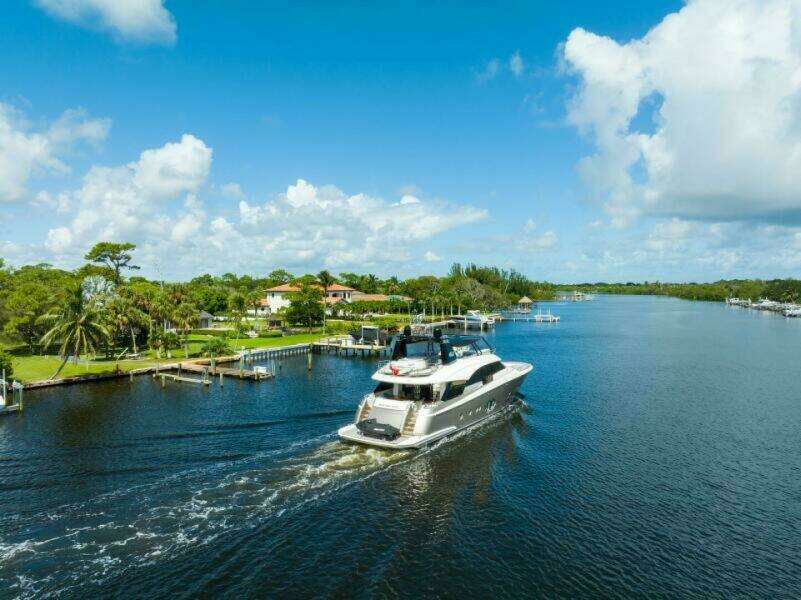 2015 Monte Carlo Yachts MCY86