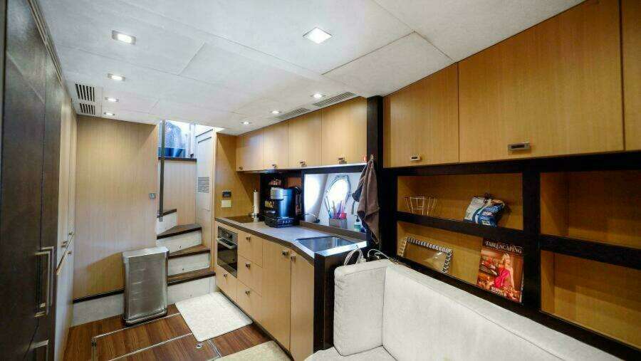 2015 Monte Carlo Yachts MCY86