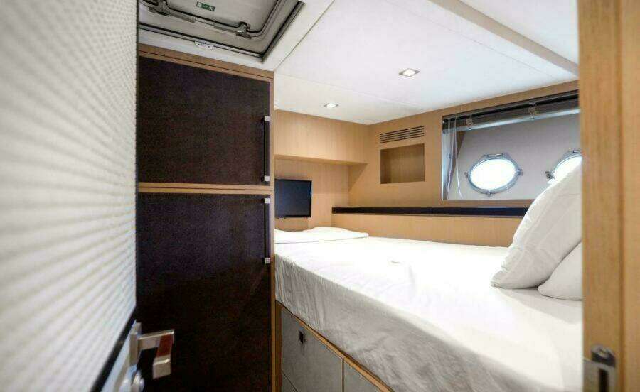 2015 Monte Carlo Yachts MCY86