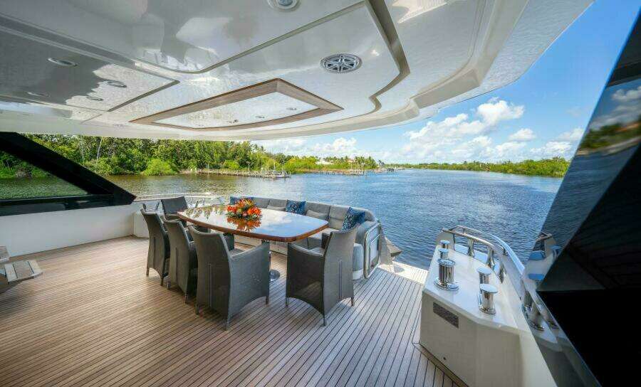 2015 Monte Carlo Yachts MCY86