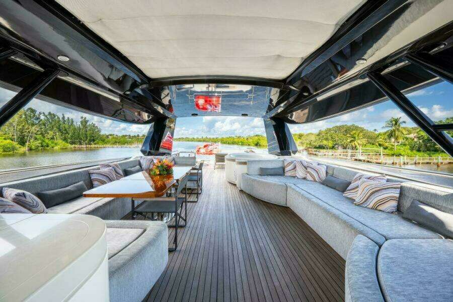 2015 Monte Carlo Yachts MCY86