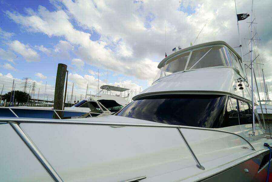2007 Viking 45 Convertible Bad Habits