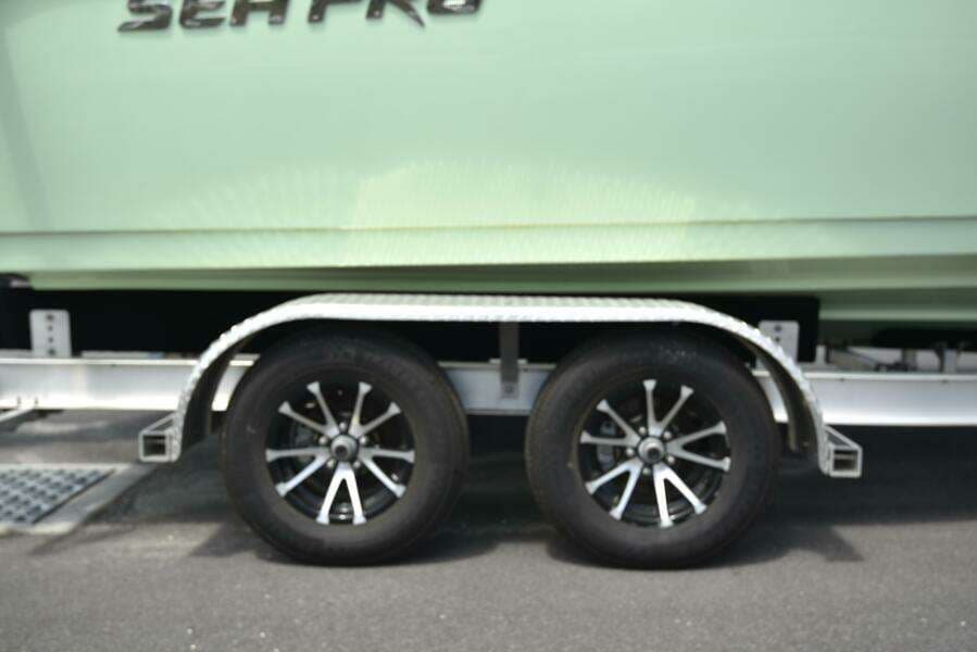 2023 Sea Pro 239 Deep V DLX