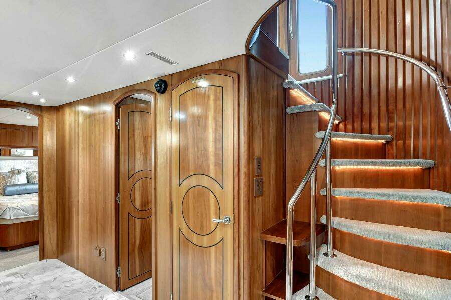 022 Lower Deck Foyer 01