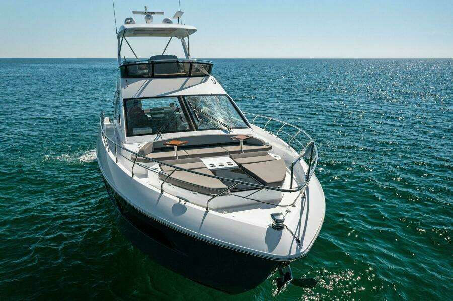 2023 Cruisers Yachts 60 Cantius Fly- Bow