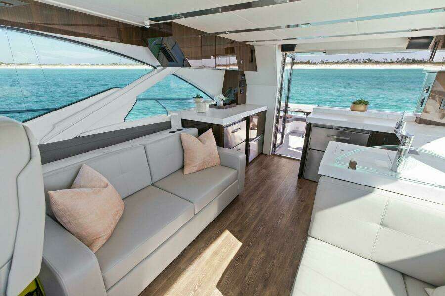 2023 Cruisers Yachts 60 Cantius Fly- Salon