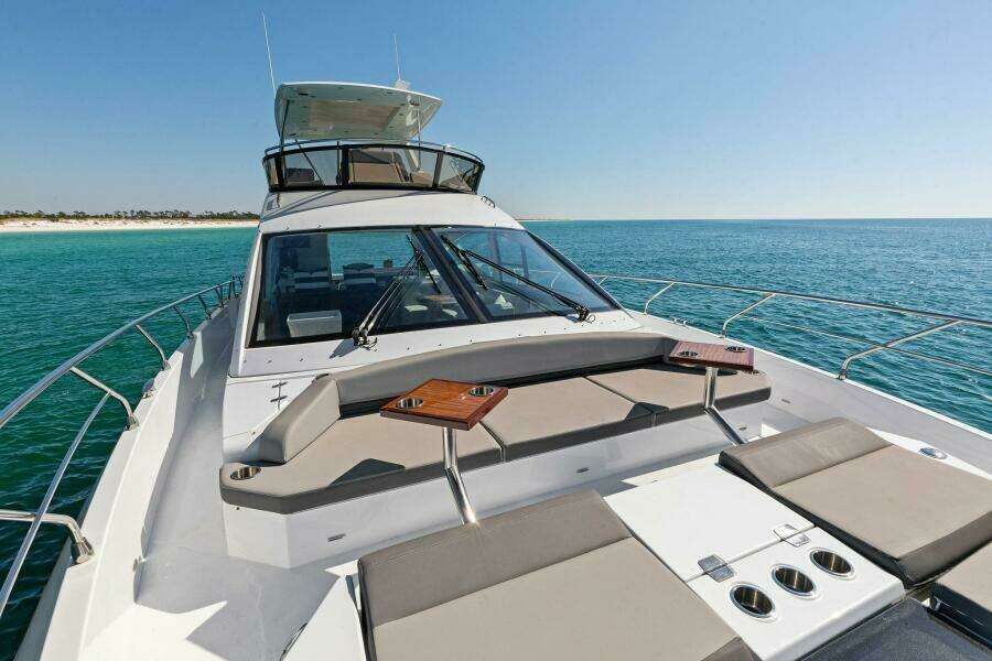 2023 Cruisers Yachts 60 Cantius Fly  Bow (2)