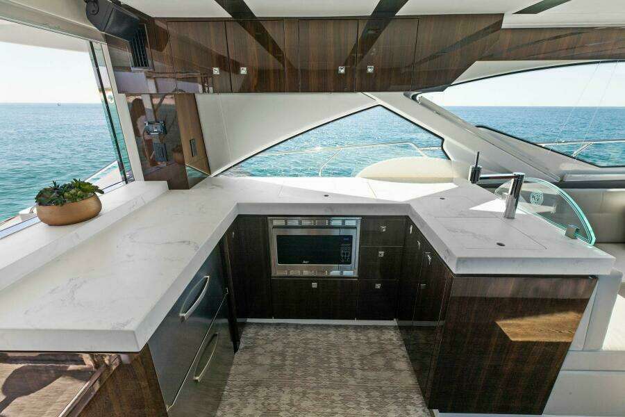 2023 Cruisers Yachts 60 Cantius Fly- Galley