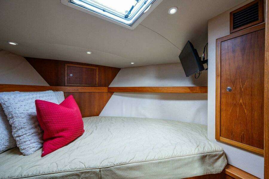 Albemarle 36 Sore Subject Stateroom