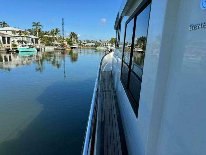 Swift Trawler 50 -Port Deck