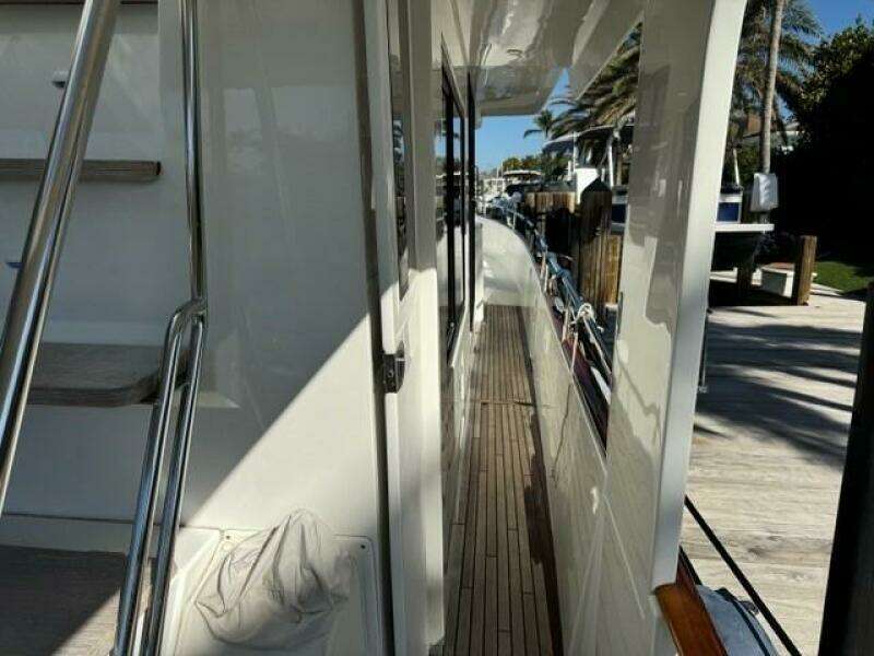 Swift Trawler 50 -Starboard Deck