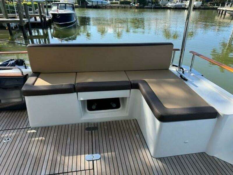 Swift Trawler 50 -Aft Deck Seating