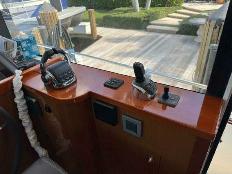 Beneteau Swift Trawler 50-Helm
