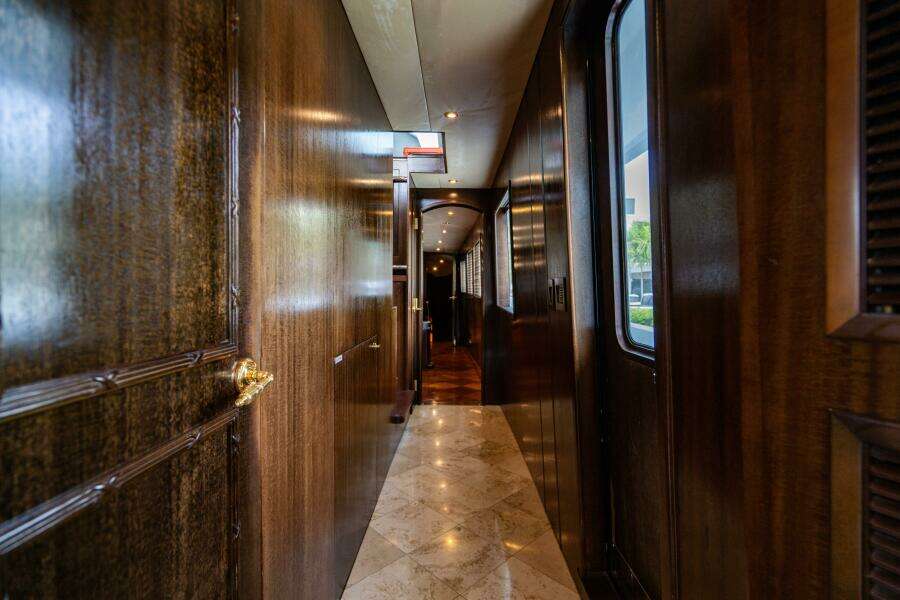 2001 Hatteras 100 Motor Yacht