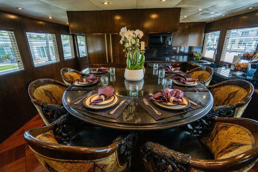 2001 Hatteras 100 Motor Yacht