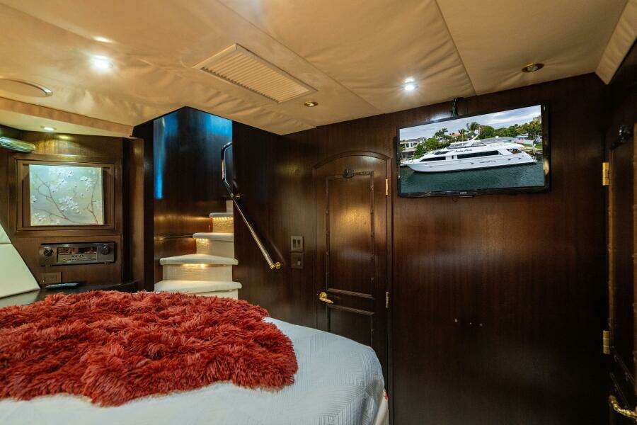 2001 Hatteras 100 Motor Yacht