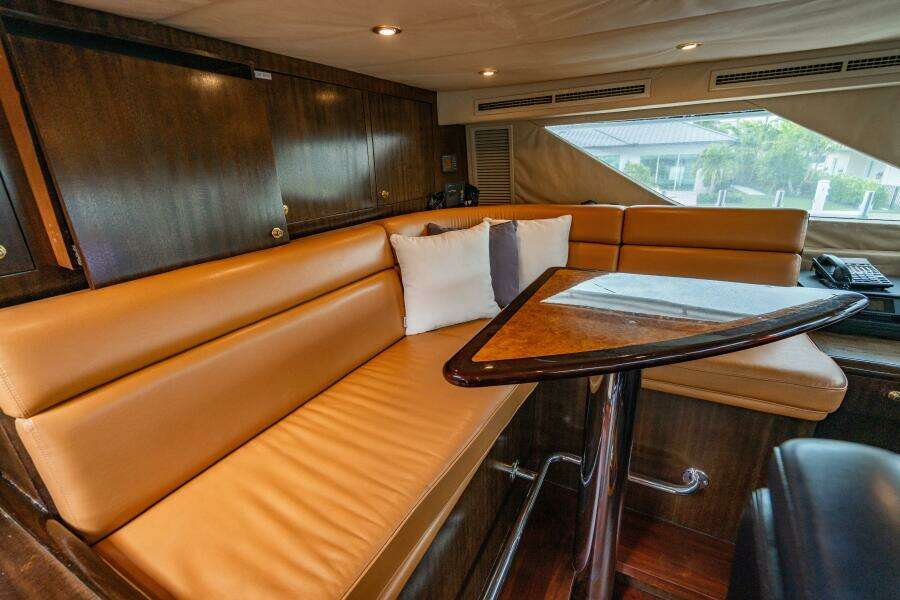 2001 Hatteras 100 Motor Yacht