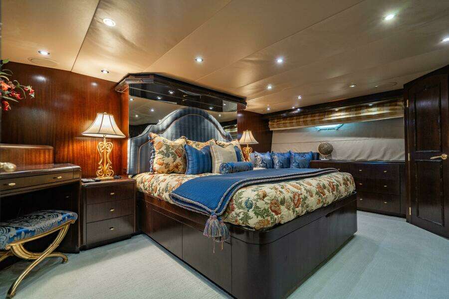 2001 Hatteras 100 Motor Yacht