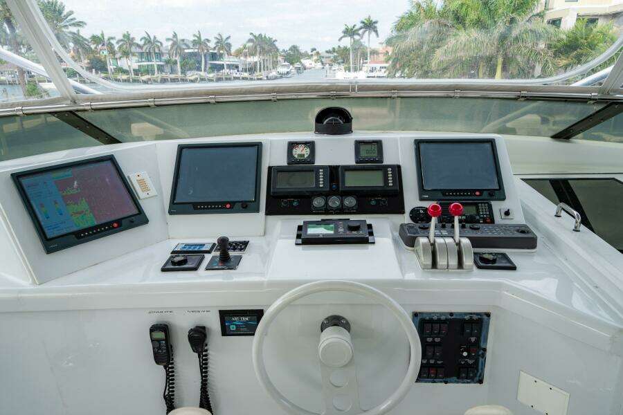 2001 Hatteras 100 Motor Yacht