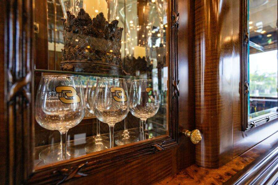 2001 Hatteras 100 Motor Yacht