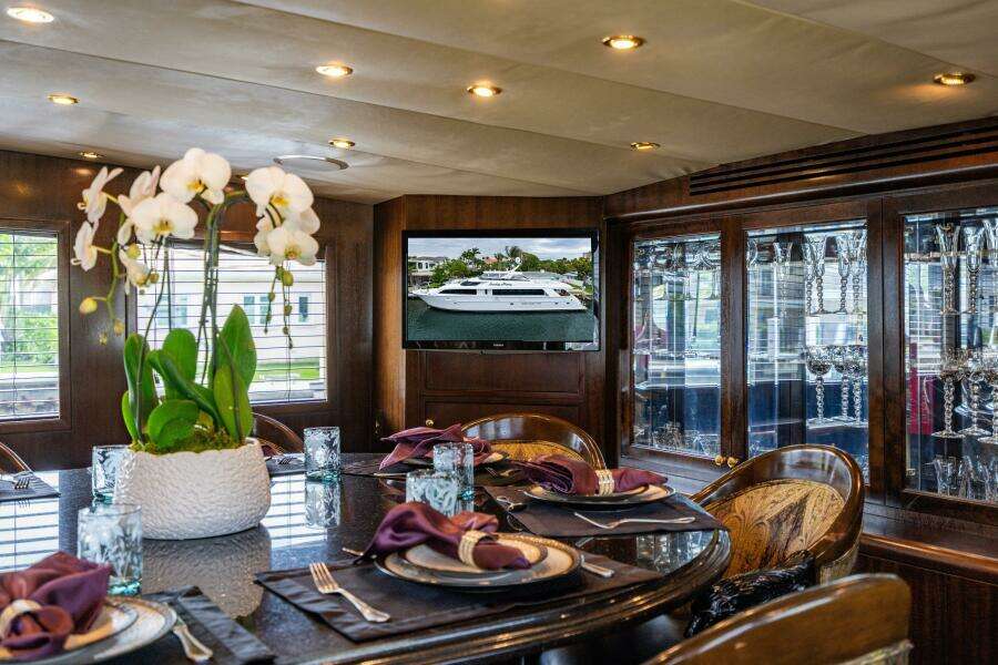 2001 Hatteras 100 Motor Yacht
