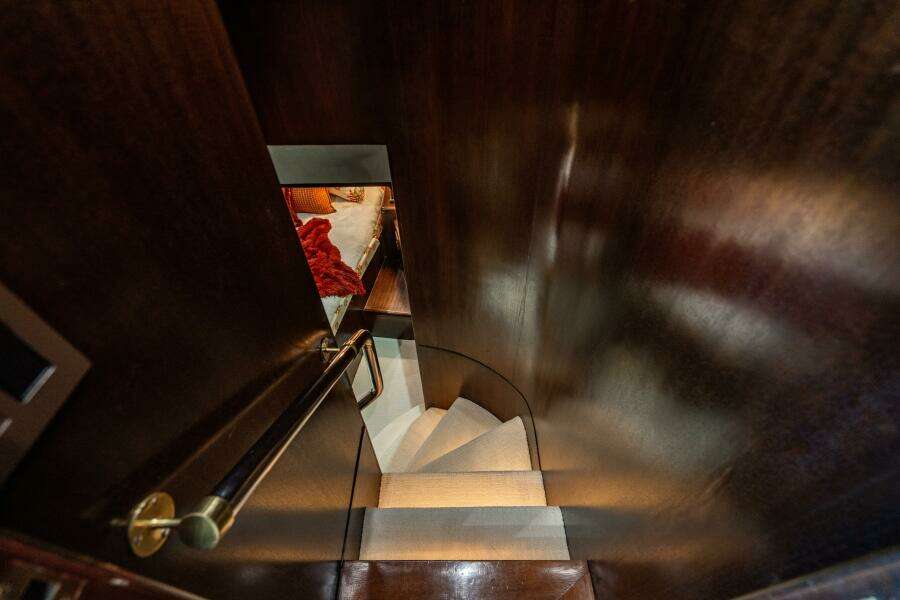 2001 Hatteras 100 Motor Yacht