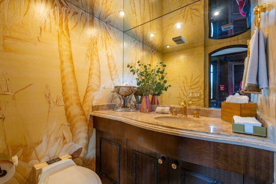 2001 Hatteras 100 Motor Yacht