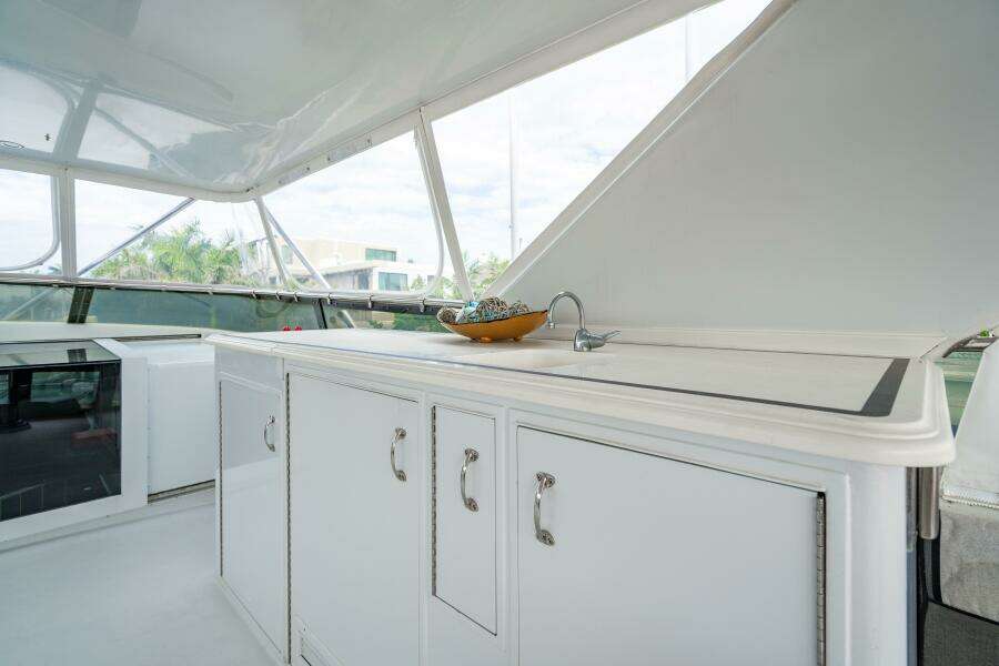 2001 Hatteras 100 Motor Yacht