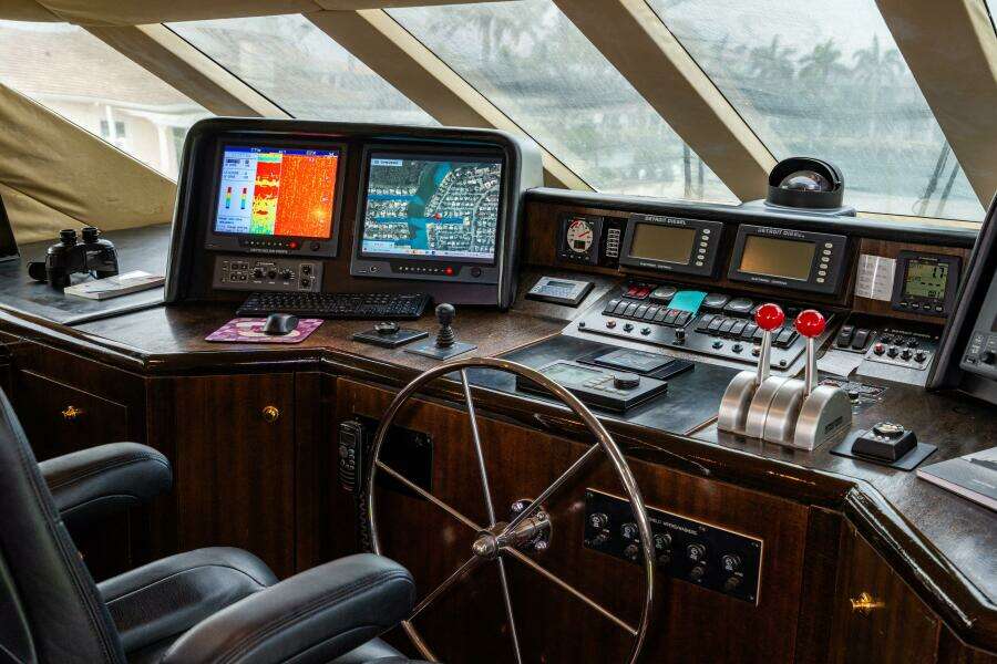 2001 Hatteras 100 Motor Yacht