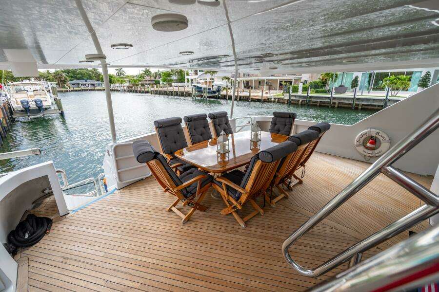 2001 Hatteras 100 Motor Yacht