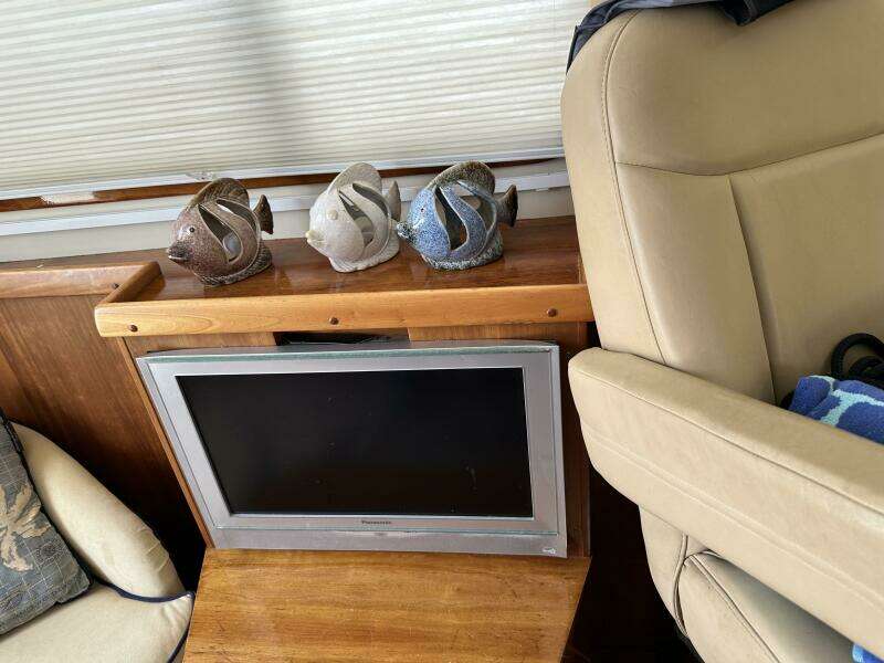 2005 Legacy 42 Express Cruiser