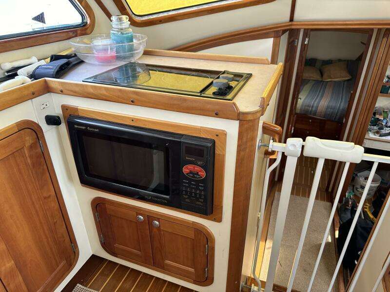 2005 Legacy 42 Express Cruiser