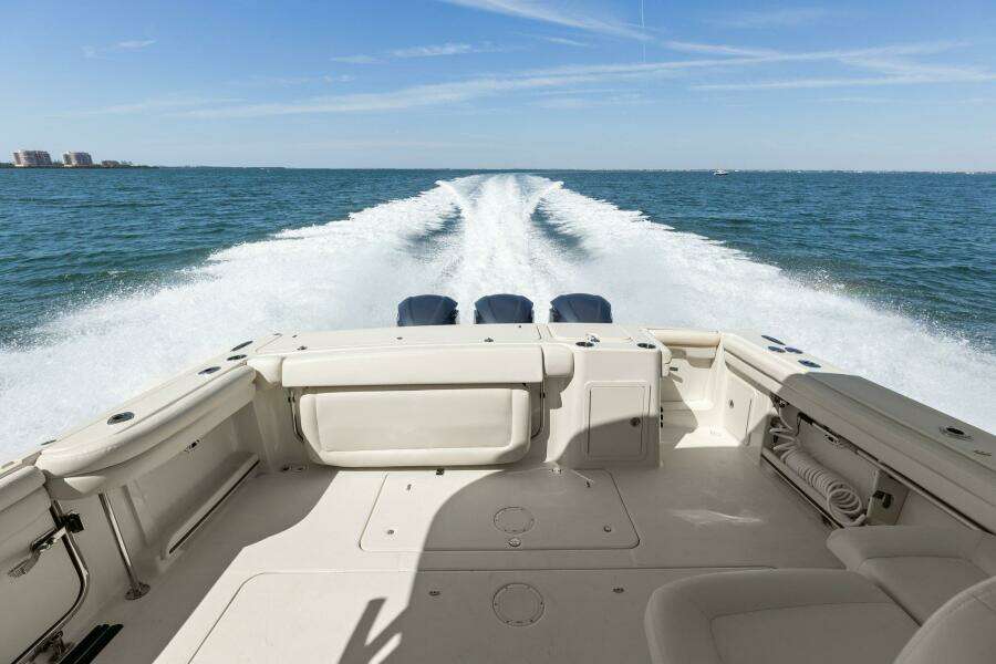 2016 375 Grady-White Freedom