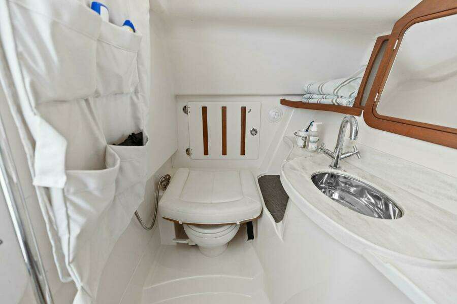 2016 375 Grady-White Freedom