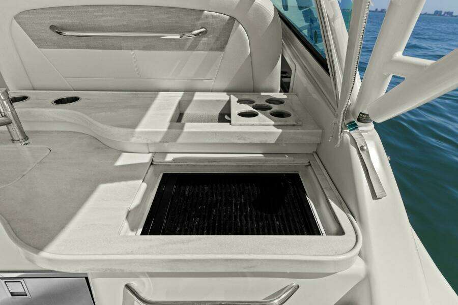 2016 375 Grady-White Freedom