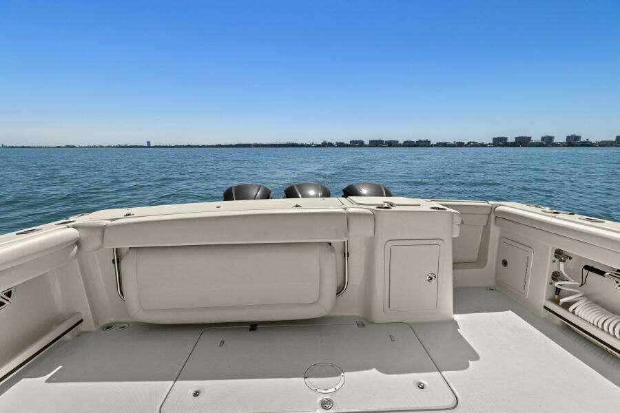 2016 375 Grady-White Freedom