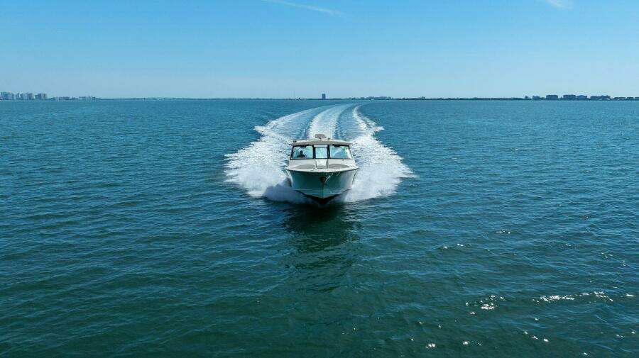 2016 375 Grady-White Freedom