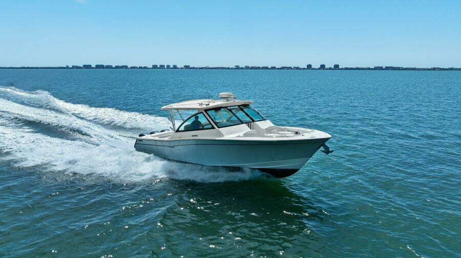 2016 375 Grady-White Freedom