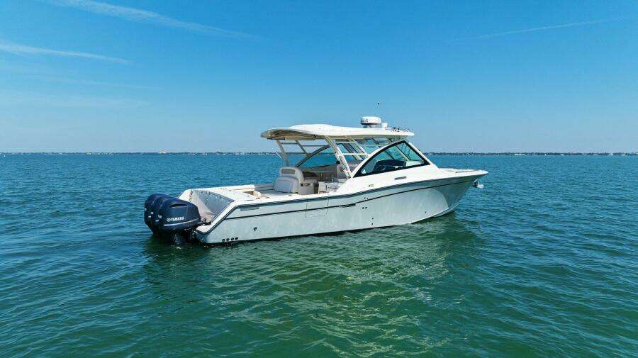 2016 375 Grady-White Freedom