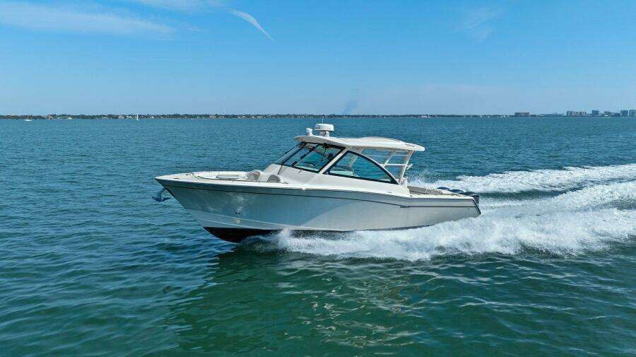 2016 375 Grady-White Freedom